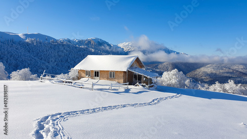 house in the mountains, Urechea Sheepfold, Baiului Mountains, Romania  © Ghidu