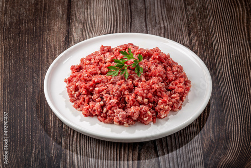 Foto Raw ground beef ready for preparation.