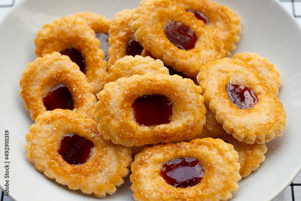 Puff pastry cookies filled with jam