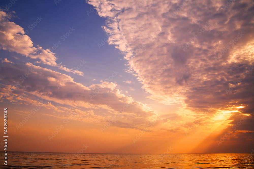 Fototapeta premium Beatiful sunset in the tropical sea