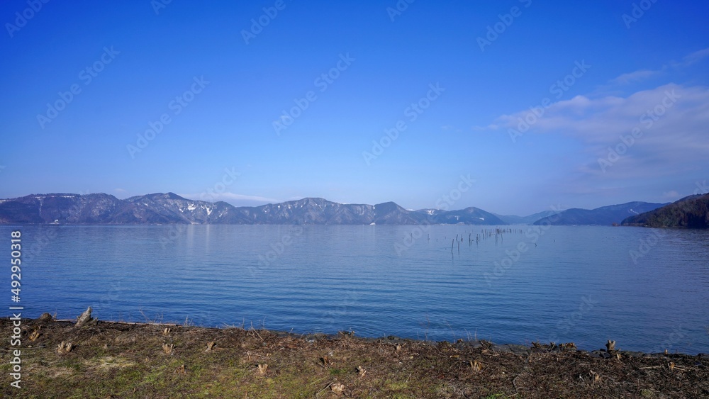 青空バックに見る雪山と琵琶湖のコラボ情景＠滋賀