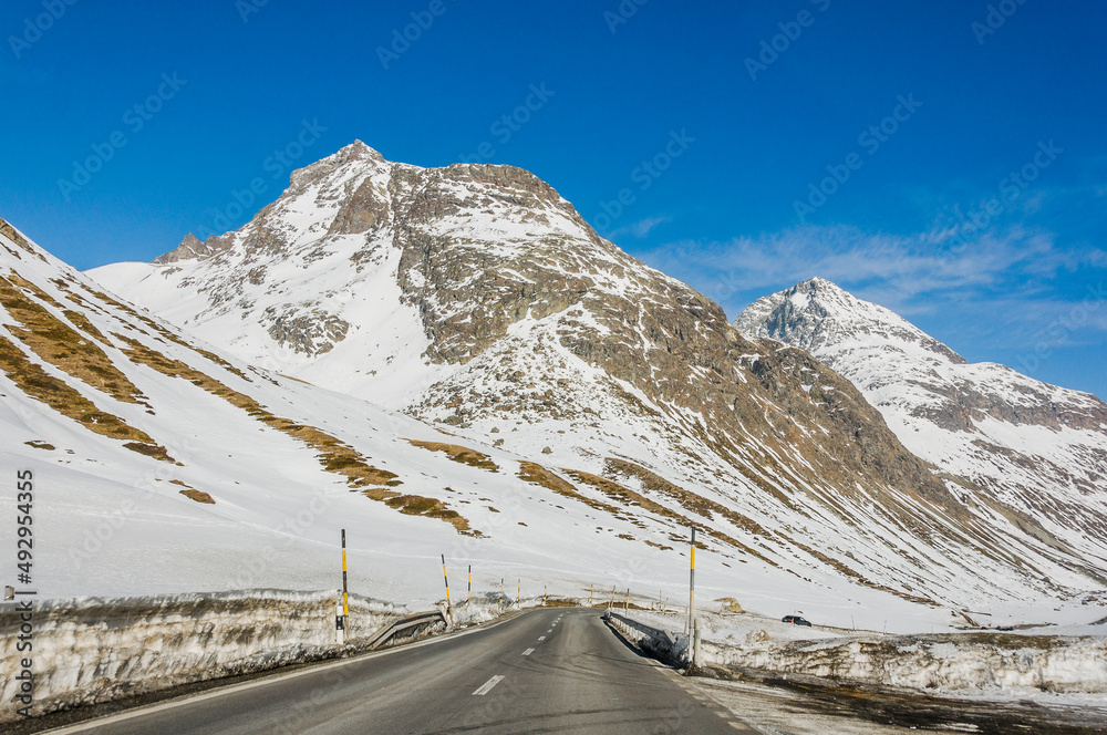 Julierpass, Passstrasse, Bergstrasse, Strassendienst, Passhöhe, Engadin, Alpen, Winter, Winterwanderweg, Wintersport, Graubünden, Schweiz Julierpass, Passstrasse, Bergstrasse, Strassendienst, Passhöhe, Engadin, Alpen, Winter, Winterwanderweg, Wintersport, Graubünden, Schweiz