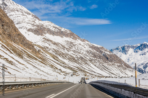 Julierpass, Passstrasse, Bergstrasse, Strassendienst, Passhöhe, Engadin, Alpen, Winter, Winterwanderweg, Wintersport, Graubünden, Schweiz photo