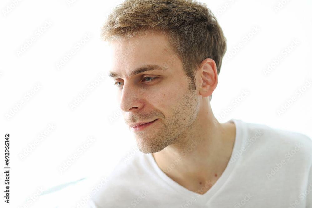 Obraz premium Young man checking his stubble in bathroom