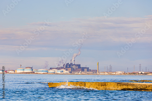 Картината върху платно Site industriel de Fos-sur-Mer