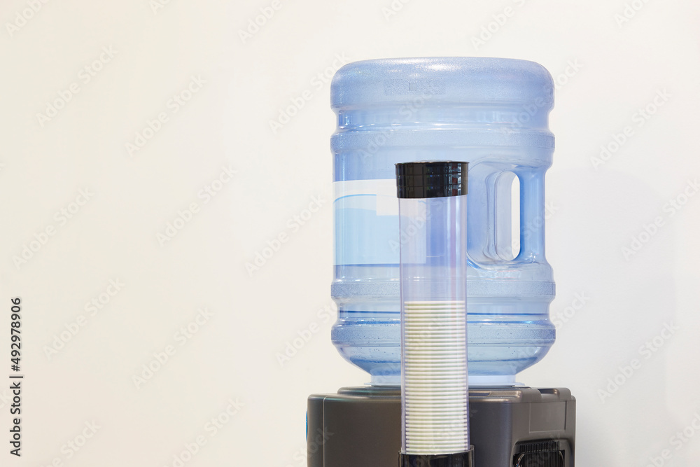 Plastic bottle pure water dispenser machine and disposable cups