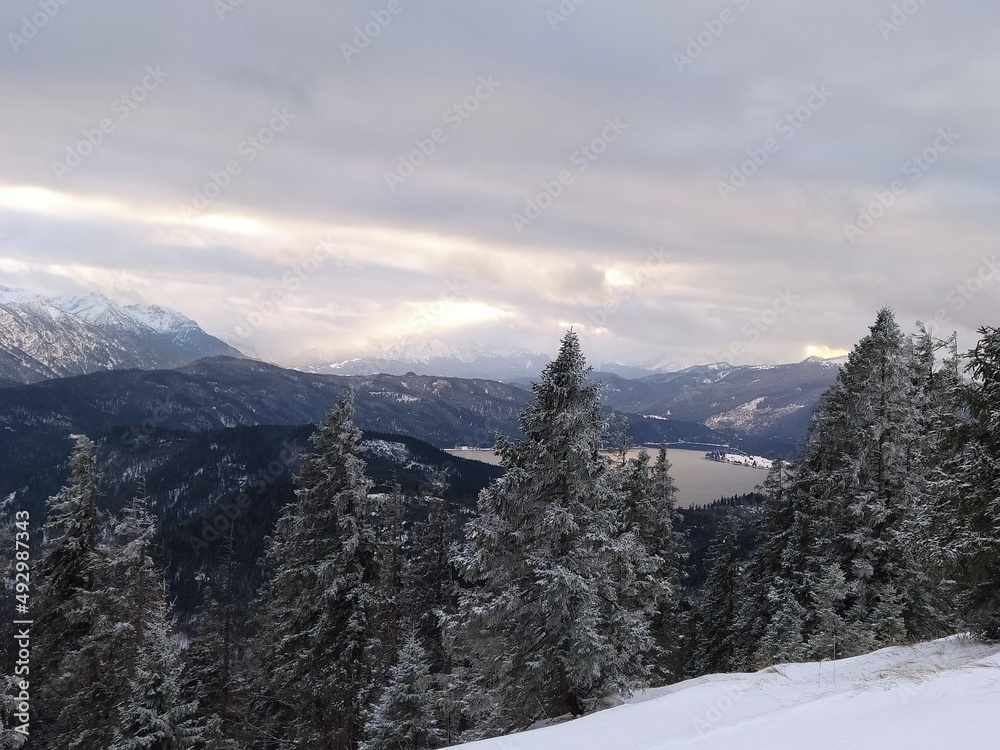 Sonnendurchbruch über Walchensee