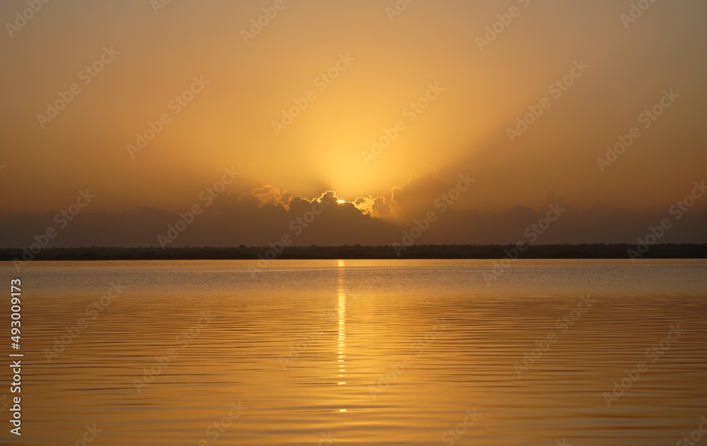 Sonnenaufgang in der Lagune Bacalar - Mexiko, Laguna de los Siete Colores
