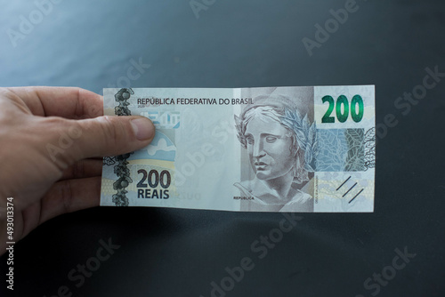 Dinheiro brasileiro 200 reais