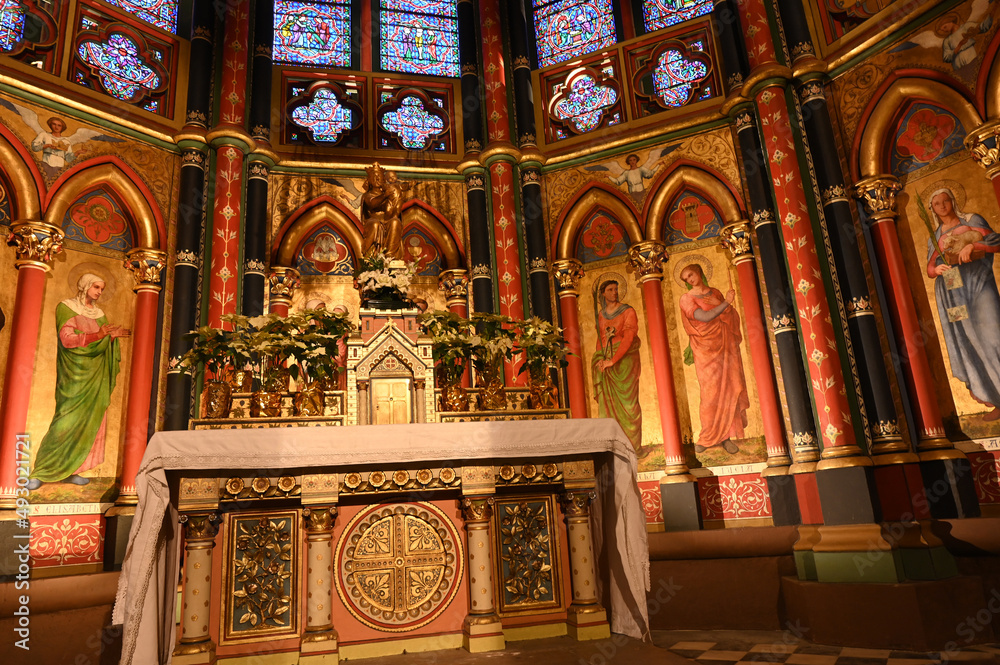 Vue intérieure avec l'autel de la cathédrale de  Bayonne