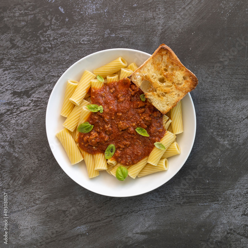 Rigatoni and Tomato Sauce