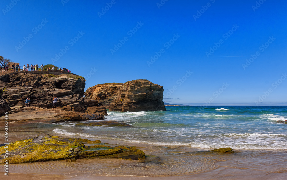 Playa de las Catedrales con formaciones rocosas en Ribadeo, Galicia Playa de las Catedrales con formaciones rocosas en Ribadeo, Galicia