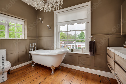 Traditional styled modern victorian bathroom