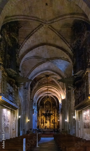 Vista Altar mayor y organos de la Catedral de Mondoñedo en Lugo, Galicia, España