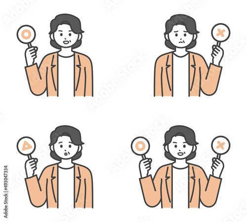 女性社員がまるとばつと三角の札を持つイラスト素材