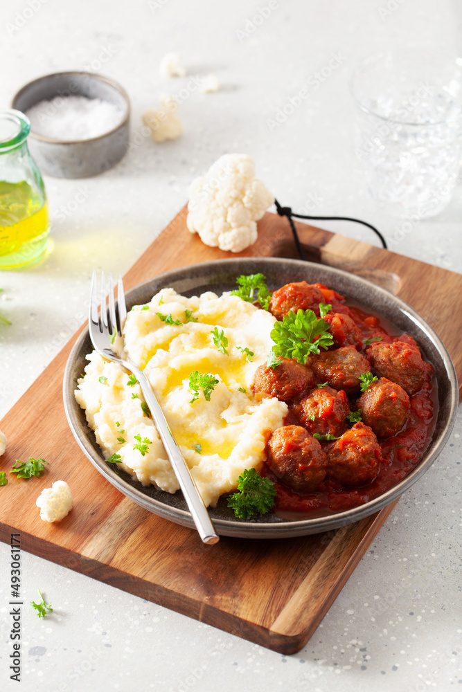keto paleo diet lunch mashed cauliflower with meatballs