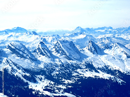 Snowy peaks of the Swiss alpine mountain range Churfirsten (Churfürsten or Churfuersten) in the Appenzell Alps massif - Canton of Appenzell Innerrhoden, Switzerland (Schweiz) © Mario