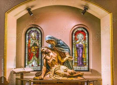 фотографія Pieta Mary Jesus Statues Saint Mary Basilica Phoenix Arizona