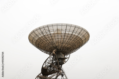 Slika na platnu satellite dish radar antenna station in field