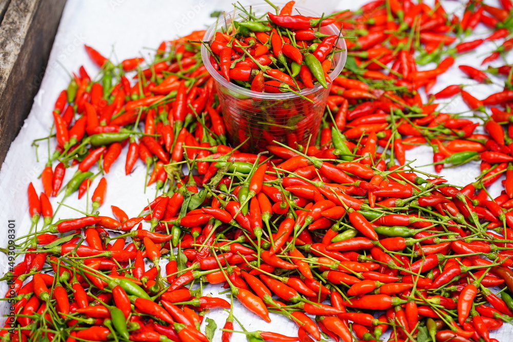 Naklejka premium Brazilian red chili pepper Malagueta (capsicum frutescens) at the street market Ver-o-Peso in Belem, Brazil.