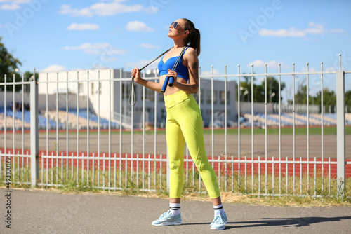 Young woman in sportswear w...