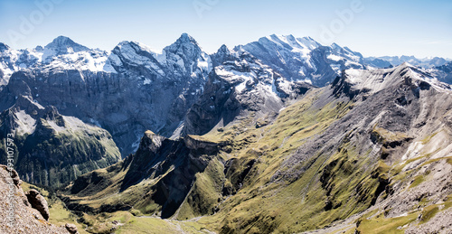 Aussicht bei schönstem Herbstwetter vom Schilthorn, Panorama Piz Gloria, Skyline , Gebirgskette, Berge, Eiger, Mönch und Jungfrau, Schweiz, Europa