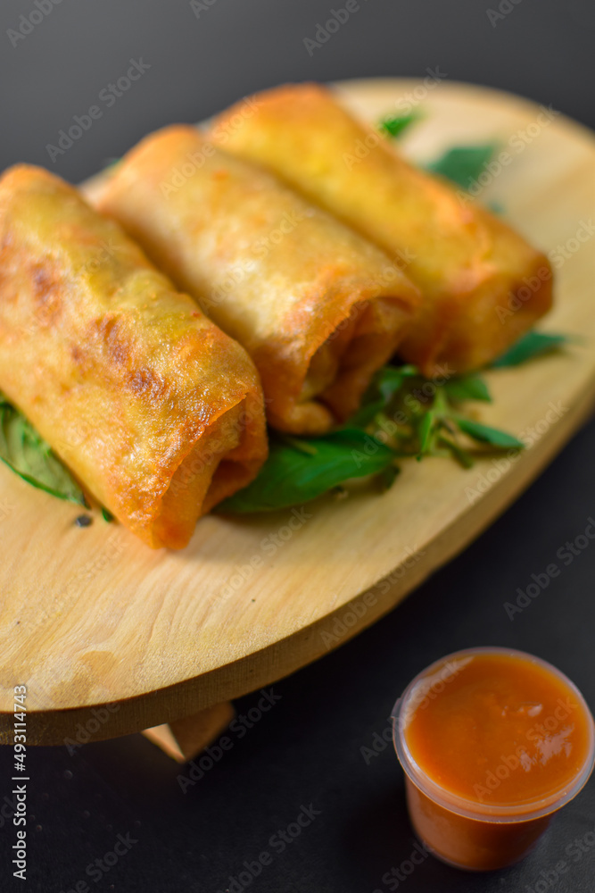 Deep fried spring rolls, Snacks and snacks that are popular with Thai and Chinese people. Deep fried spring rolls, Snacks and snacks that are popular with Thai and Chinese people.