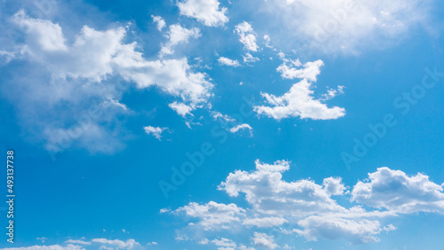 Refreshing blue sky and cloud background material_wide_42