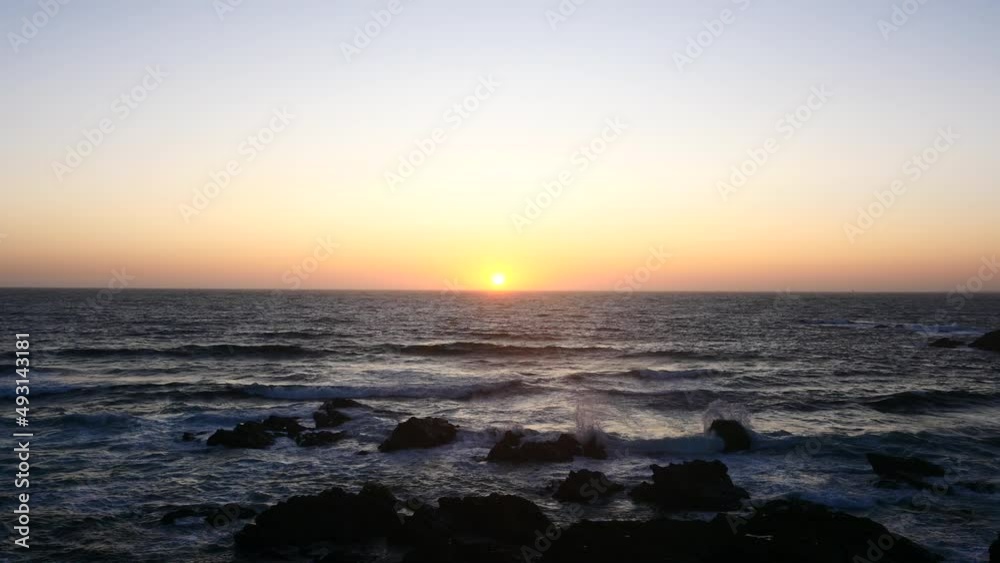 Atardecer en el mar Cantábrico, España. Atardecer en el mar Cantábrico, España.