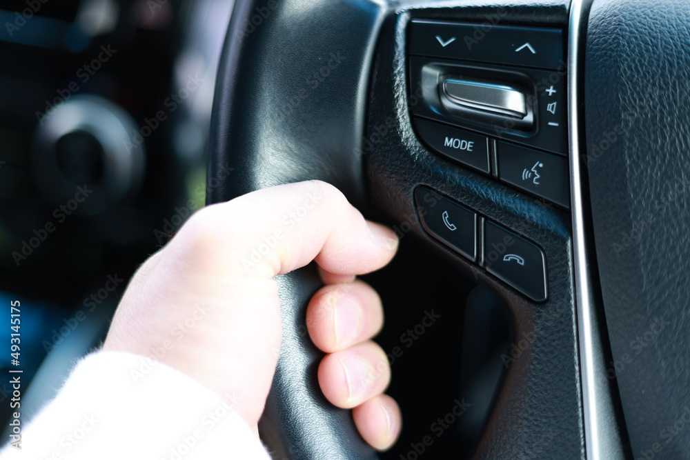 ハンドルを握る Stock 写真 Adobe Stock ハンドルを握る Stock 写真 Adobe Stock