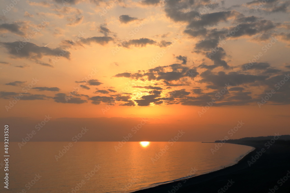 琴ヶ浜　海面の太陽を眺める　（高知県　安芸市　赤野休憩所）
