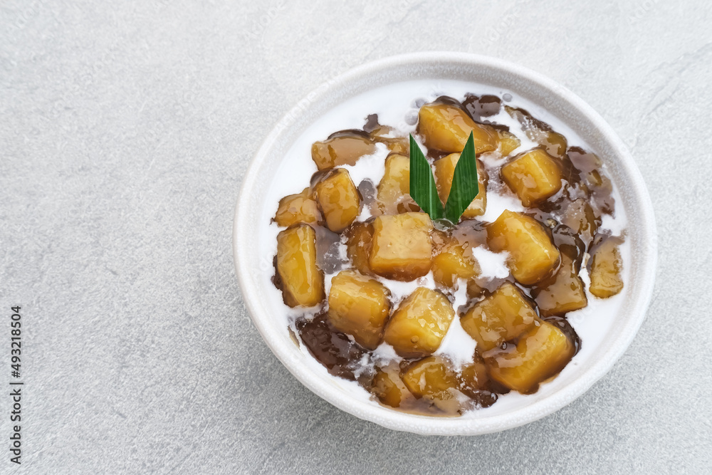 Bubur Ubi atau Jenang Telo is a dessert from Indonesia made of sweet potato, palm sugar and tapioca flour served with coconut milk.
Bubur Ubi atau Jenang Telo is a dessert from Indonesia made of sweet potato, palm sugar and tapioca flour served with coconut milk.