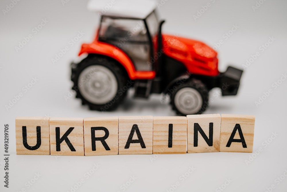 Napis Ukraina i sprzęt rolniczy w tle - obrazy, fototapety, plakaty 