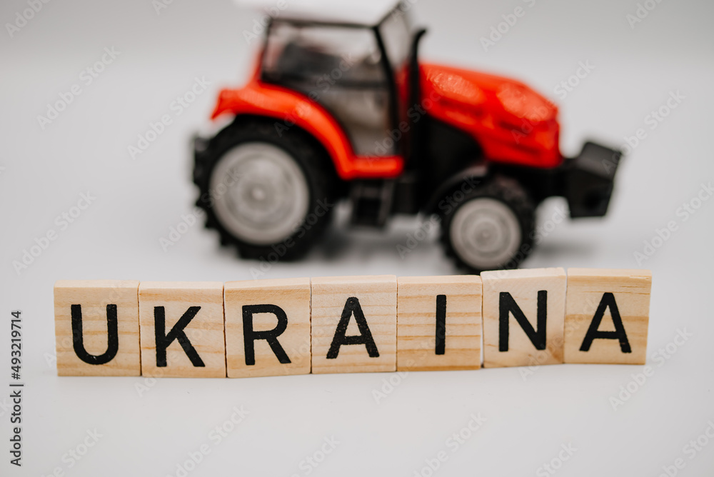 Napis Ukraina i sprzęt rolniczy w tle - obrazy, fototapety, plakaty 