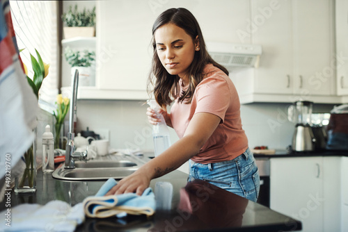 Obraz na plátně Keeping these countertops clean is a full time job