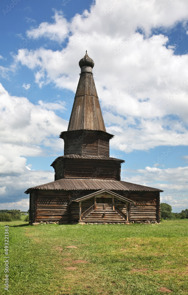 Fototapeta premium Church of Assumption in Vitoslavlitsy village near Novgorod Great. Russia