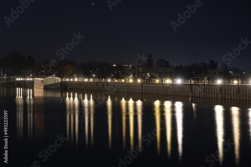 Hafenmole bei Nacht