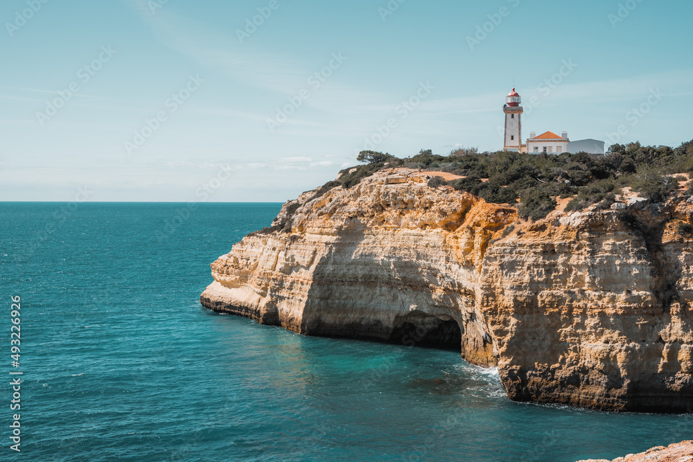 Algarven Küste Lagos mit einen Leuchtturm