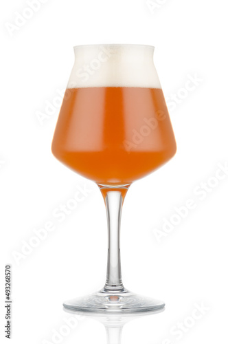 Taça de cerveja TEKU isolado em fundo branco photo