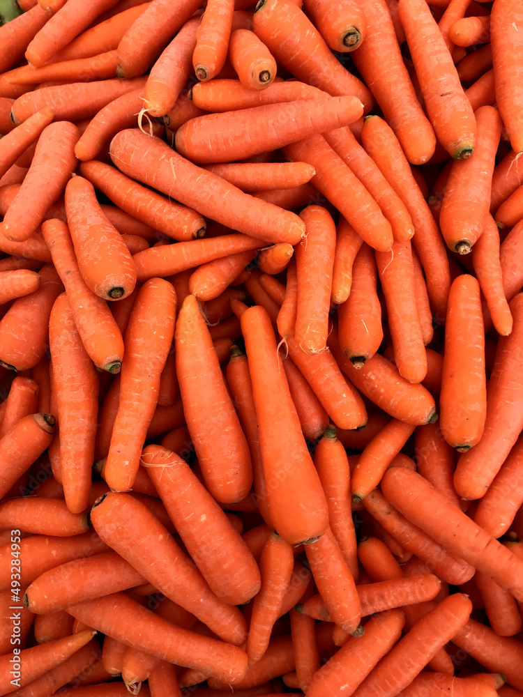 Organic carrots on a farmers market stall in the Aegean coastal town Yalikavak, in Bodrum, Turkey. Organic carrots on a farmers market stall in the Aegean coastal town Yalikavak, in Bodrum, Turkey.