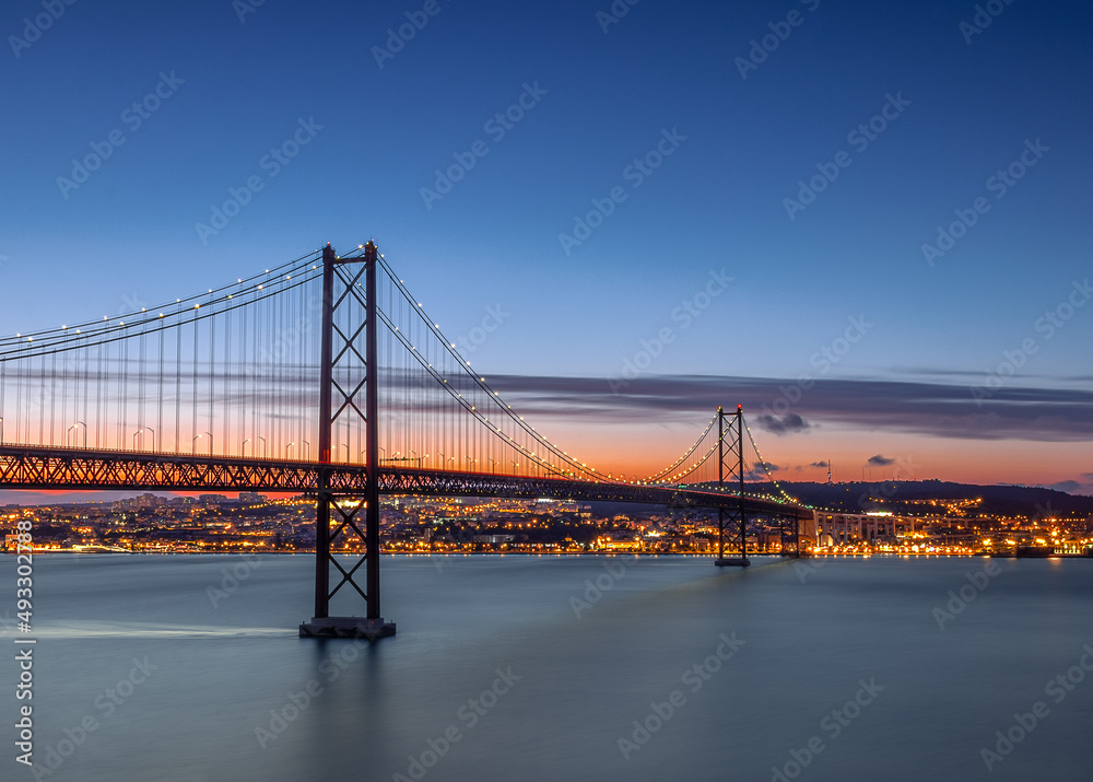 Obraz premium The red bridge