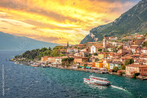 Fototapeta Naklejka Na Ścianę i Meble -  Limone Sul Garde, Gardasee, Italien 