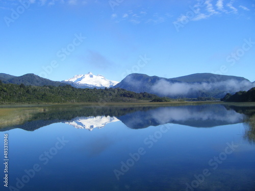 Cerro Tronador y Lago Hess, Bariloche, Argentina © JulianSolari