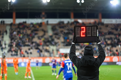 Obraz na płótnie Team manager shows additional time - two minutes during football match. w salonie