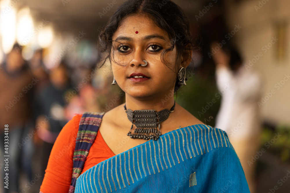Young Indian girl wearing traditional dress at outdoors Stock Photo ...