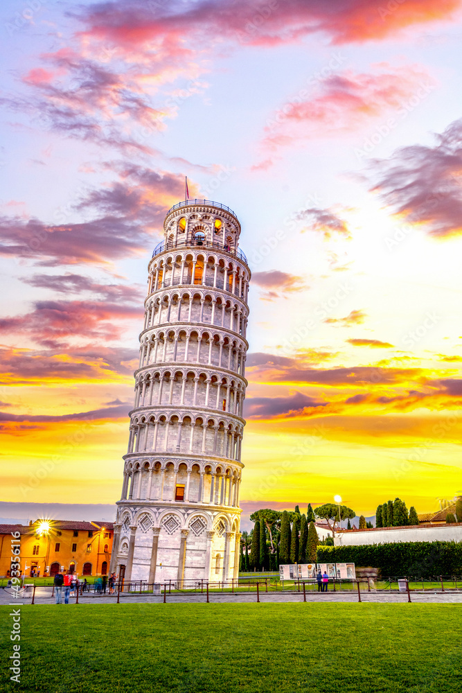 Schiefer Turm von Pisa und Baptisterium, Pisa, Toskana, Italien 