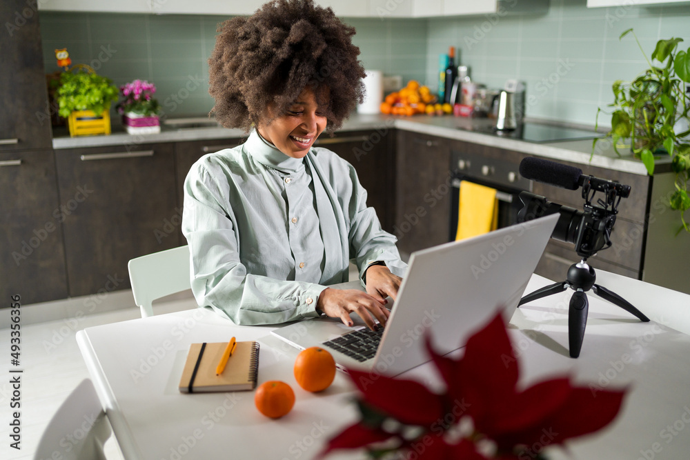© Mauro Grigollo/Stocksy - Woman work from home