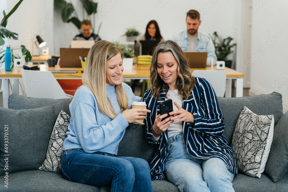 © Manu Padilla/Stocksy - Cheerful women having break during work in office