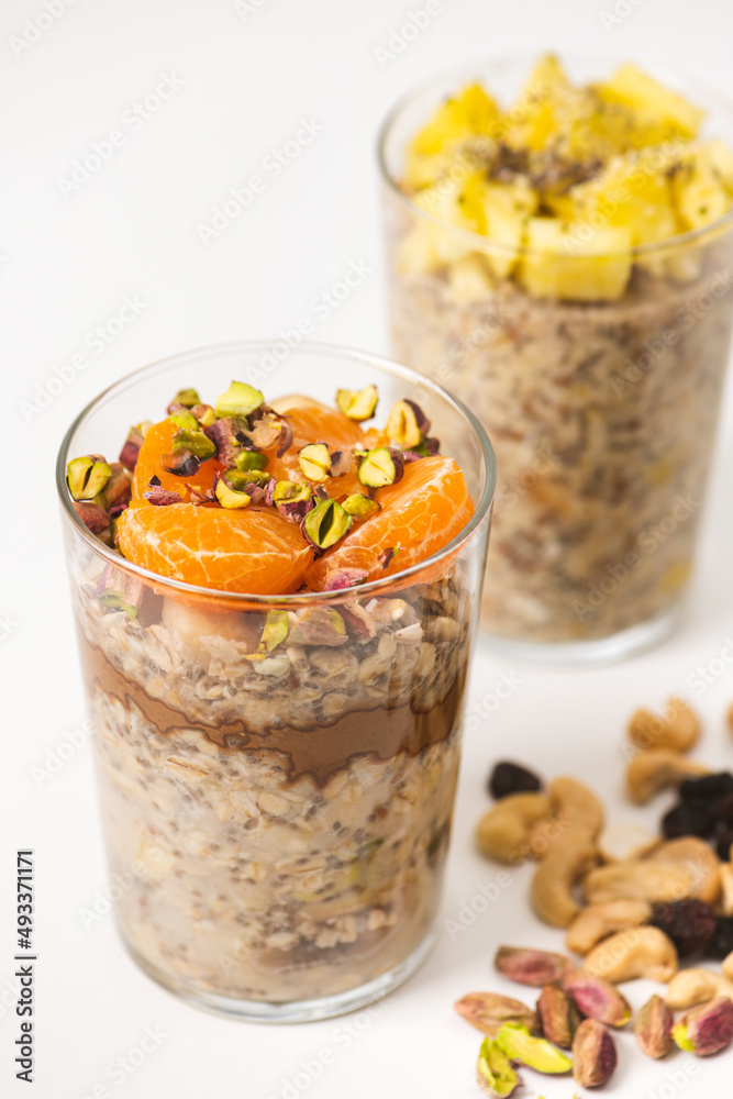 Healthy overnight oatmeal breakfast with fruit topping Healthy overnight oatmeal breakfast with fruit topping