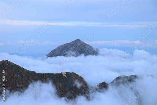槍ヶ岳ヒュッテから眺める常念岳、北アルプス、雲海
